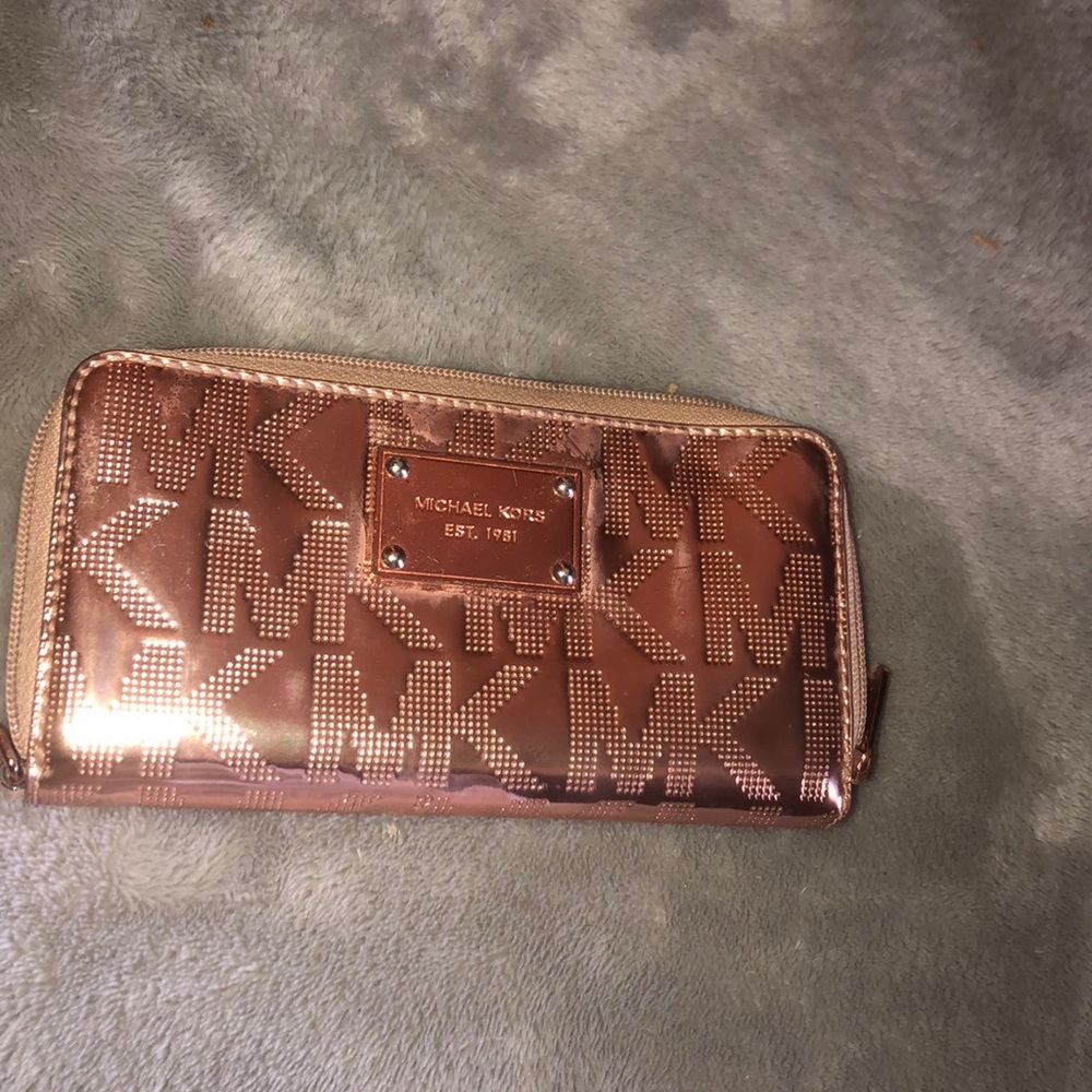 Michael Kors rose gold wallet